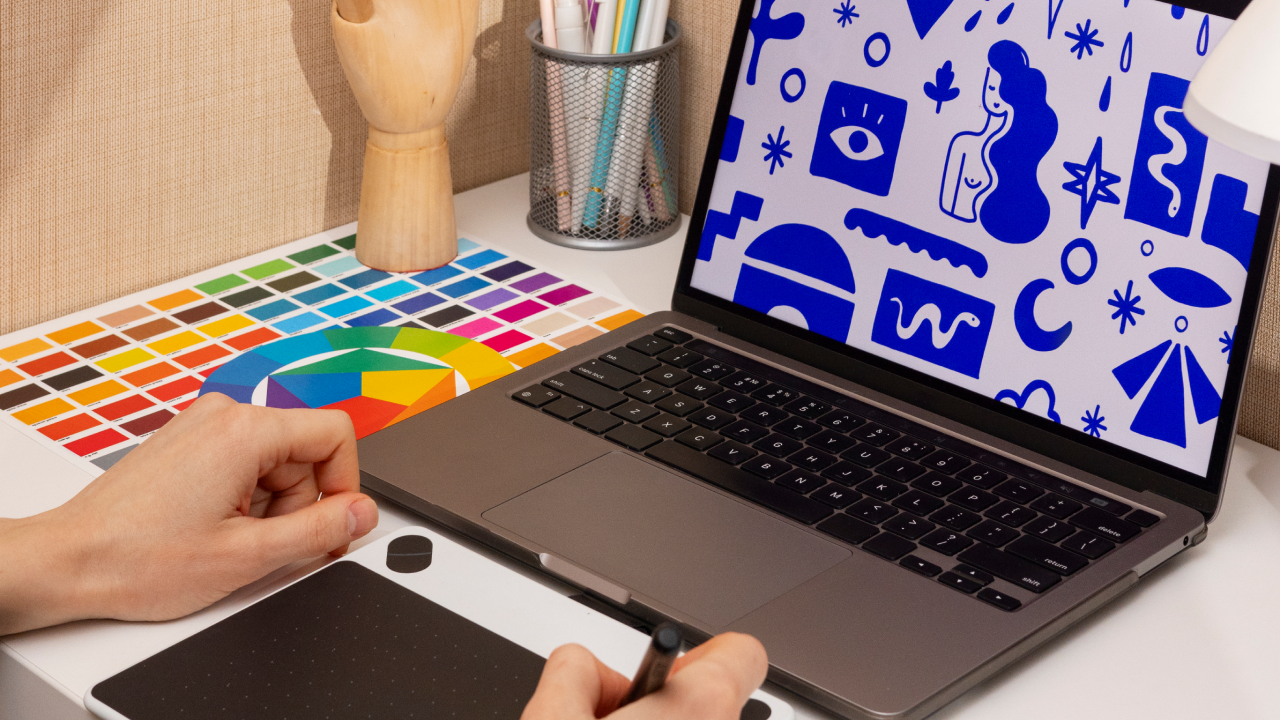 Cómo diseñar con IA para mejorar tus proyectos de UI/UX sin perder el factor humano ia4